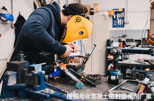 水泥烂地面施工混凝土密封固化剂的技术要点与科技中介服务支持